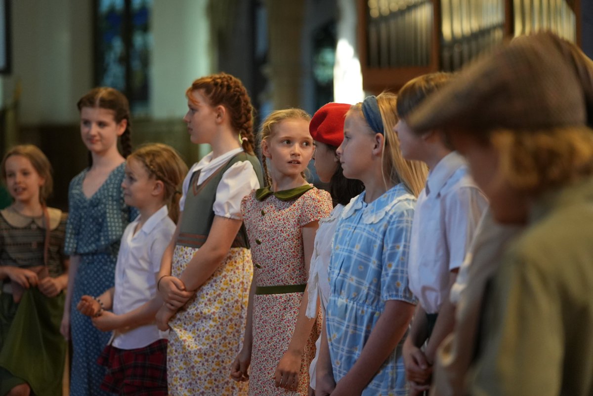 After a sellout performance last night with a terrific standing ovation, the FANTASTIC children's chorus will also be appearing on Wednesday and Saturday night in La Bohème... Saturday is almost sold out, so grab your tickets quick! eventbrite.co.uk/o/putney-festi…