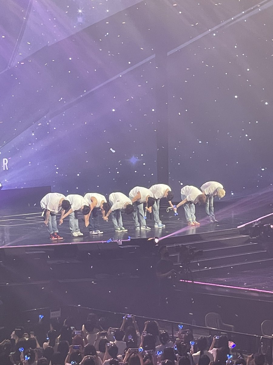 LooknuNie's tweet photo. เก็บไว้ในความทรงจำตลอดไป ได้เห็นโอปป้าใกล้มากกก แงง ปรื้มปริ่ม 
ปล.แต่เซงที่บงดับกลางคันอะ ไม่รู้เป็นถ่านหรือบงกันแน่ คราวหน้าจะเอาบงไป 2 เวอร์เลย 555555555555555555555 
#SUPERJUNIOR #SS9_Seoul_Day1 https://t.co/Q8hsqHLsNT