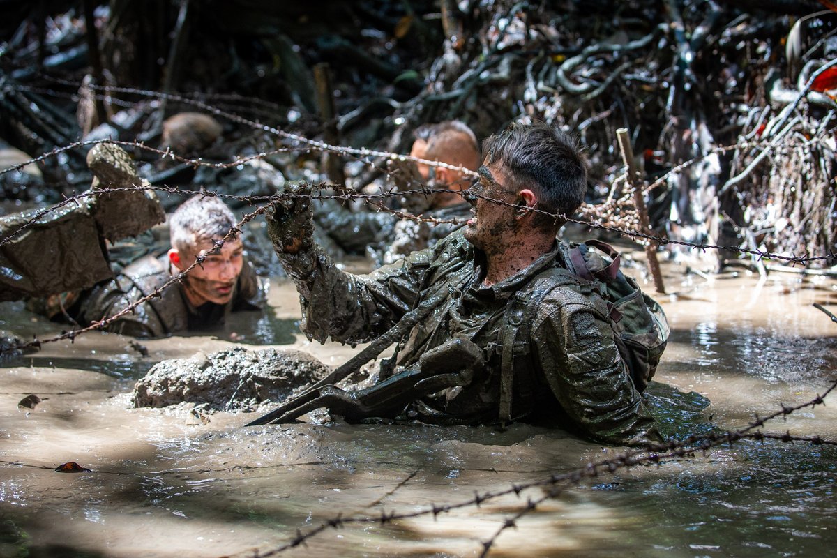 SaintCyrCoet's tweet image. Cultiver l'#espritguerrier et la cohésion, s'exercer au  commandement pour affronter la Selva.
Aguerrissement #CEFE de la promo Caillaud. 11 jours pour apprendre à survivre en forêt équatoriale et restituer ses savoir-faire techniques en situation de stress et fatigue. 
📸@3e_rei