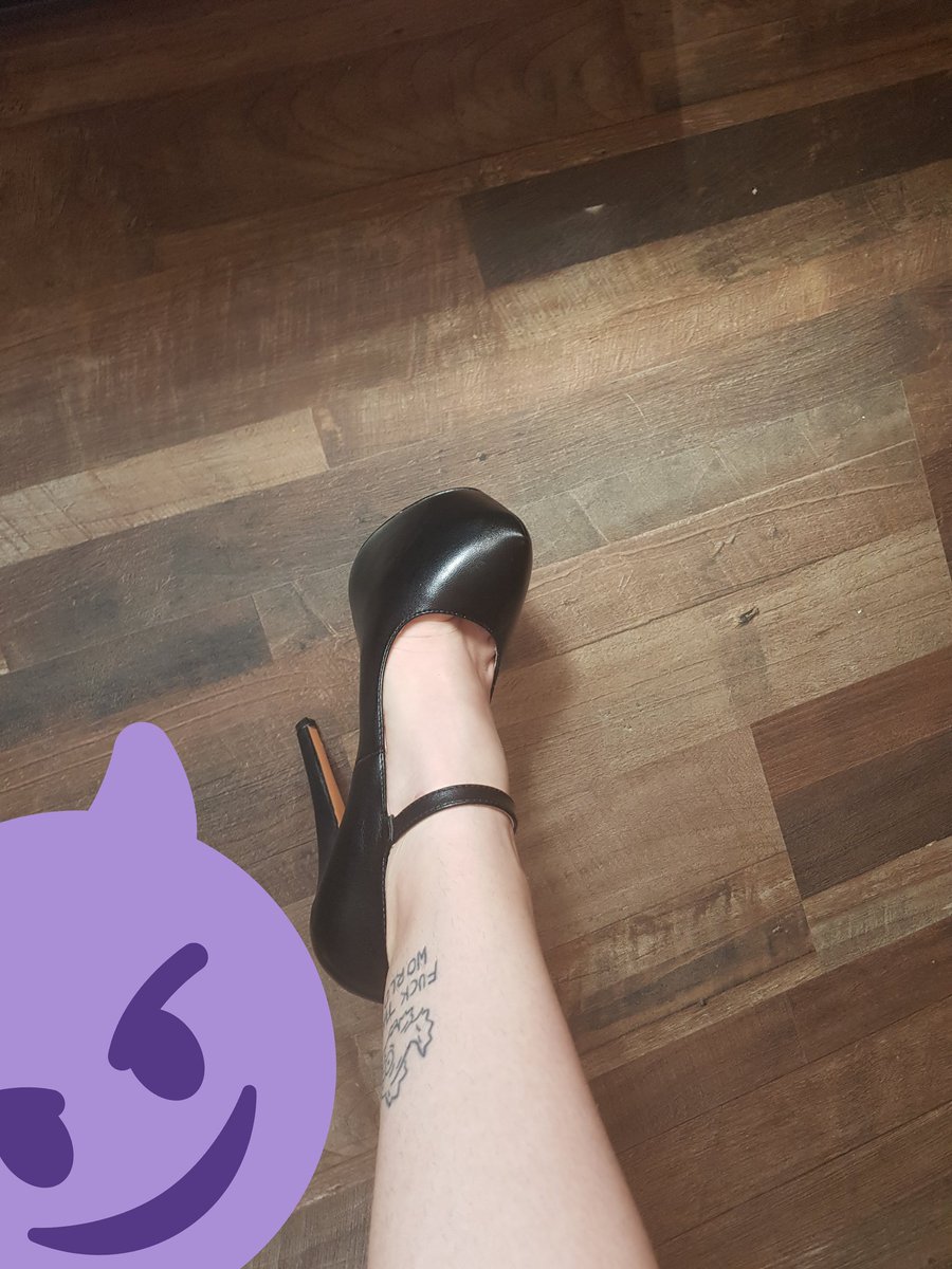 RedDevilLilith1's tweet photo. Du wünscht dir davor zu knien,sie anzufassen und zu küssen!?Dann ab in meine DM mit Tribut du🐖!💸😈

#Zahlschwein  #Geldsklave #Zahlfotze #Zahlsau #Geldherrin #Domina #Findom #Moneydom  #Goddess #fusssklave   @pig_promo @tom171317 https://t.co/oQjUAUadHy