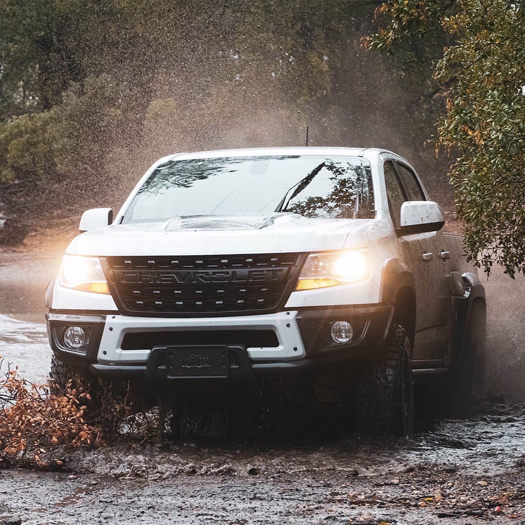 #MondayMotivation
Running into this guy on the way to work would make me get there faster for sure! <a href="/DavisGMAirdrie/">Davis Chev Airdrie</a> 

Adventure is the only change of scenery you need with the #ChevyColorado #ZR2 Bison..

Posted <a href="/withregram/">Repost app</a> • <a href="/chevrolet/">Chevrolet</a>