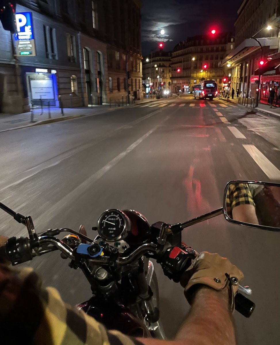 باريس بالدباب شيء خياالي ❤️