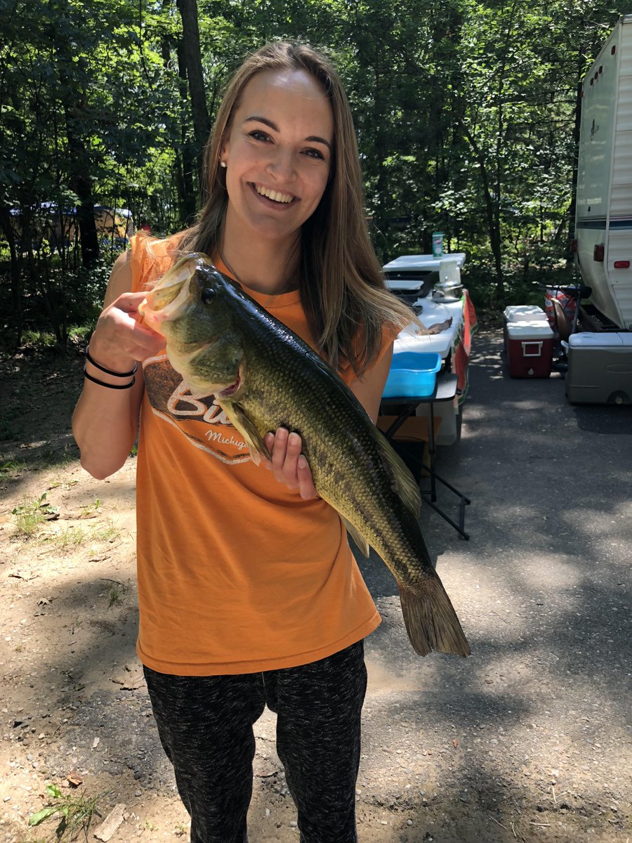 fishing_hull's tweet photo. Probably Her PB from a few years prior. Caught with watermelon candy zoom worm (wacky rig).🐟🎣

If you love fishing tap&amp;drop your comments!
#fishingbuddy #FishingClub #fishinglifestyle #fishingpole #FishingApparel #fishingvideos #FishingGirls #fishingguide https://t.co/4yjDxjnKCE