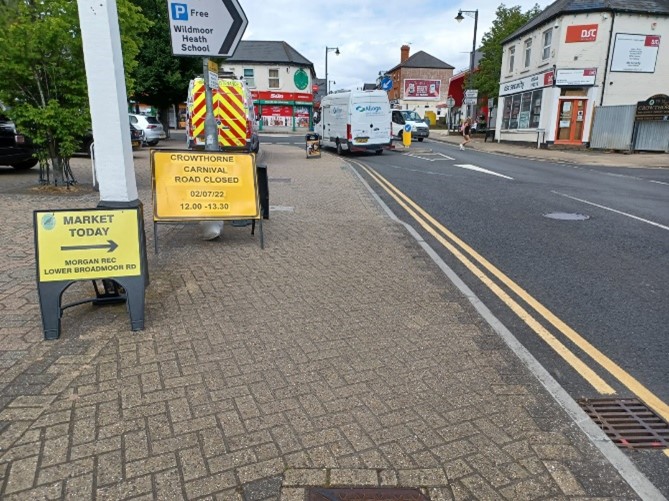 Ringway_UK's tweet photo. Our team in Bracknell Forest had a great day supporting the Crowthorne Carnival by supplying advance warning road closure signs & traffic cones to put in place road closures; enabling the carnival procession to safely pass through town
#ConnectingCommunities #CrowthorneCarnival https://t.co/LjmUp3kcvg