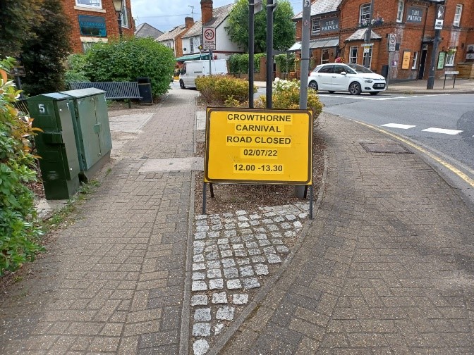 Ringway_UK's tweet photo. Our team in Bracknell Forest had a great day supporting the Crowthorne Carnival by supplying advance warning road closure signs & traffic cones to put in place road closures; enabling the carnival procession to safely pass through town
#ConnectingCommunities #CrowthorneCarnival https://t.co/LjmUp3kcvg