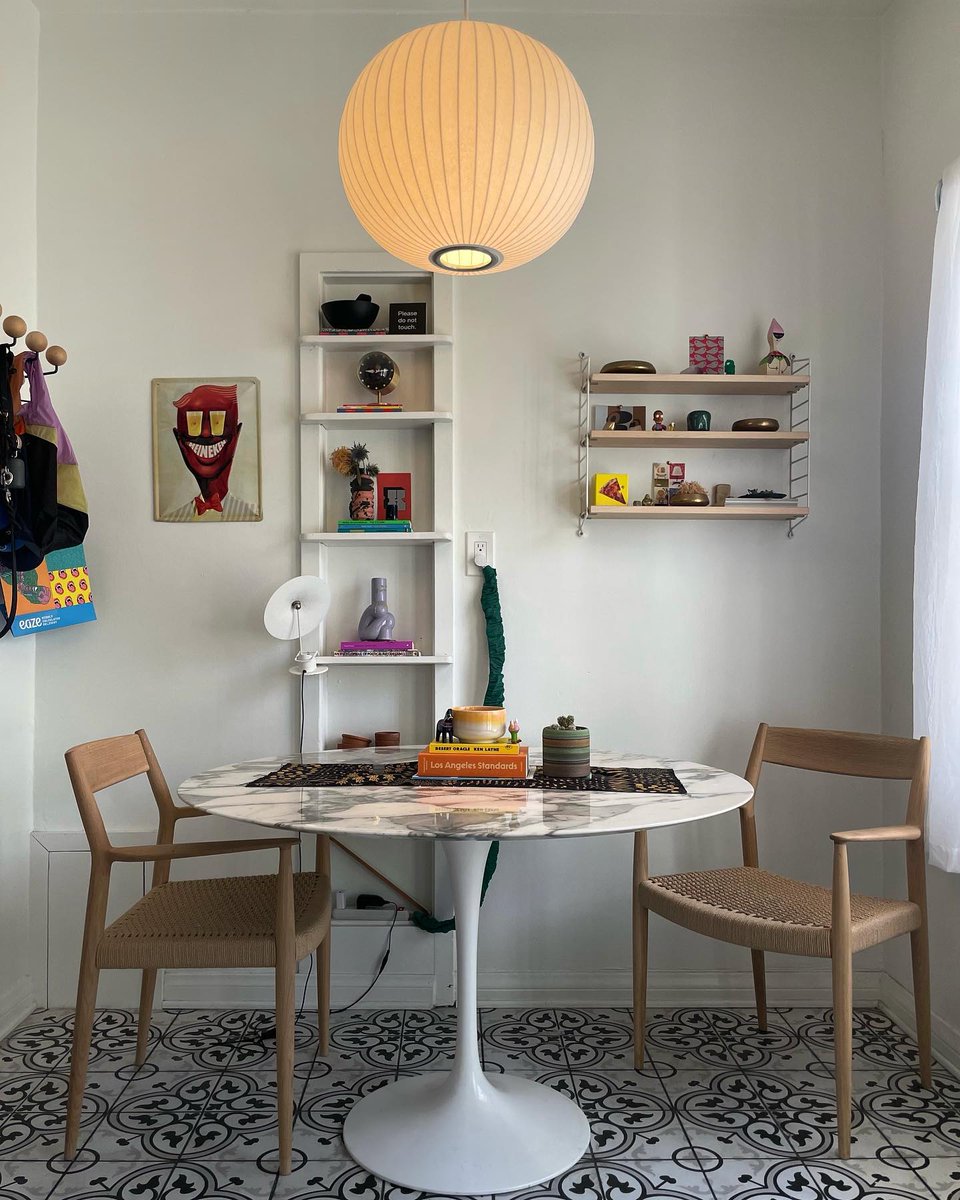 There's a Tulip for every room. Available in four sizes, the beloved Saarinen Dining Table is a sleek centerpiece in any space—no matter how big or cozy.  📷: @k8dvs_

 ms.spr.ly/6012bfvhG