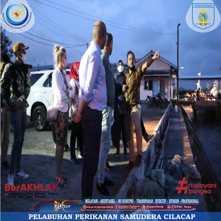 ppscilacap's tweet photo. #SahabatBahari Kalabuh @ppsc &amp; staf mendampingi kunjungan lapangan Tim CCI Port Boulogne,Perancis di Area Pengembangan Kolam A,Kolam B,IPAL,Breakwater Utara &amp; Kolam C dlm rangka Pelaksanaan Grant FEXTE Fisheries Training utk Proyek Eco Fishing Port @kkpgoid @djpt_kkp #ppscmanteep https://t.co/3BiHvuXZjk