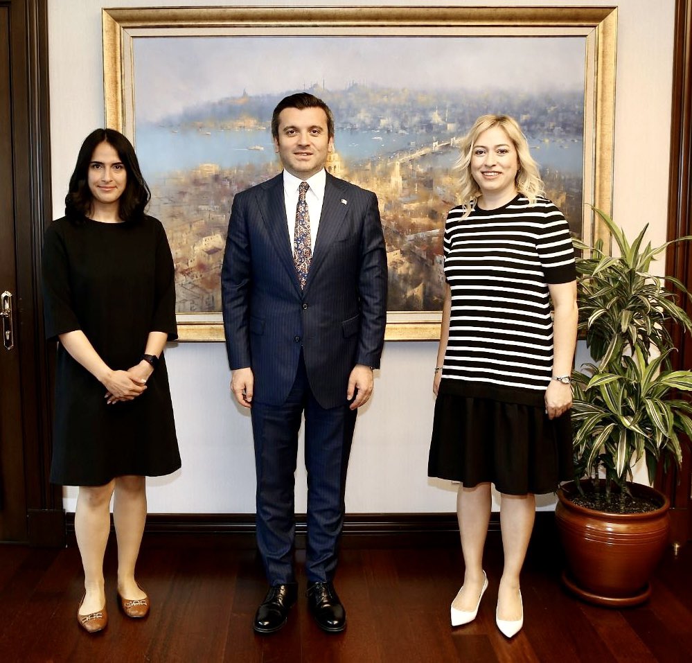 Dışişleri Bakan Yardımcımız Sayın Yavuz Selim Kıran ile projelerimiz üzerine konuştuk. Fikirleri, vizyonu ve destekleri bizler için çok kıymetli. Eksik olmayın Sayın Bakanım <a href="/yavuzselimkiran/">Yavuz Selim KIRAN</a> 🙏🏻
<a href="/GurselBaran/">Gürsel Baran</a> #ATOİDEA 💫