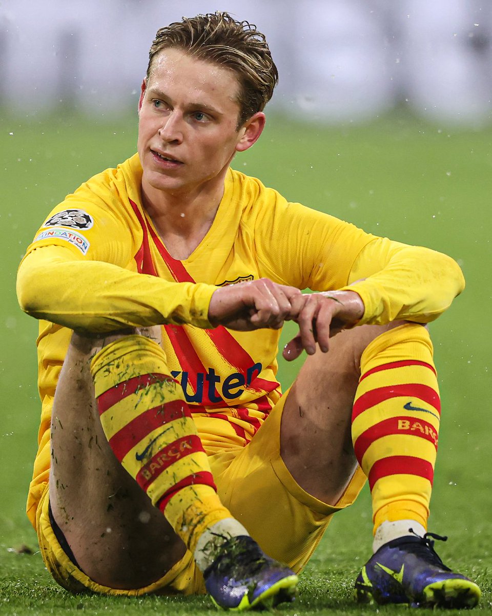 DeadlineDayLive's tweet photo. 🚨 Nothing has changed in the Frenkie De Jong saga. 

Manchester United and Barcelona still have a full agreement on the transfer but the player refuses to leave.

(Source: @orioldomenech) https://t.co/NJScc5nHot