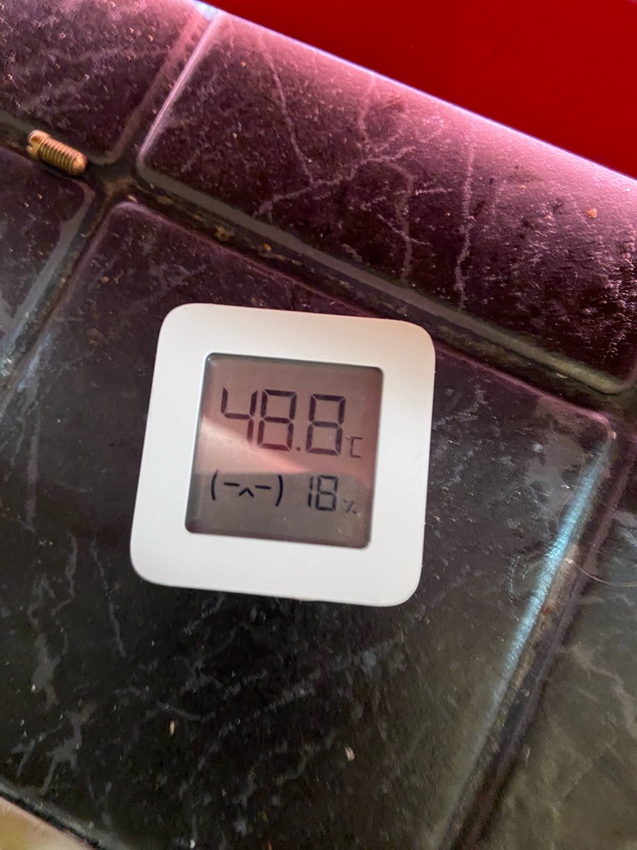 snugg_ie's tweet photo. I put a temperature sensor (bluetooth) outside and it recorded 48.8°C after sitting in the sun… 🥵 https://t.co/EHyVPDhAe5