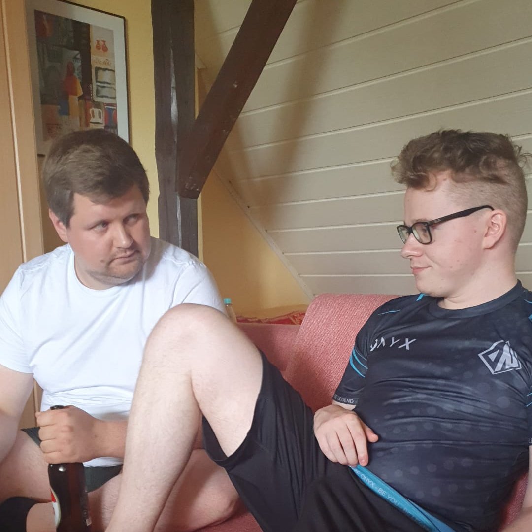 Auch von mir danke an ALLE die ich sehen und kennen lernen durfte. Alle zu @ wäre zu wild. Aber ich muss Mal eine kleine "Liebeserklärung" hier lassen. Danke <a href="/Vocros_CS/">Vocros</a> das wir uns endlich sehen könnten. Du bist mehr als nur ein "Internetfreund" 🤝