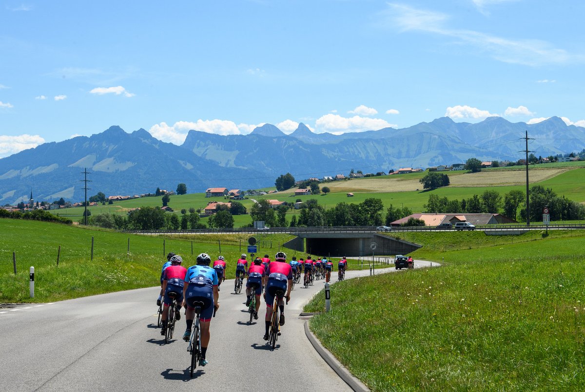 LeTour's tweet image. 💛 Congratulations to @TheTour21 team who arrived in Paris yesterday after completing the full Tour de France route, one week ahead of the professionals, as they aim to raise £1million for @CureLeukaemia 👉 bit.ly/3cpf3SD

More info 👉 bit.ly/3Pxs4ba

#TDF2022