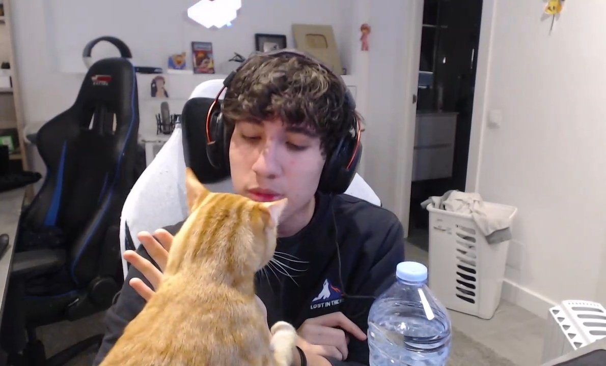 Hilo de capturas del directo de sparta💙🐱
