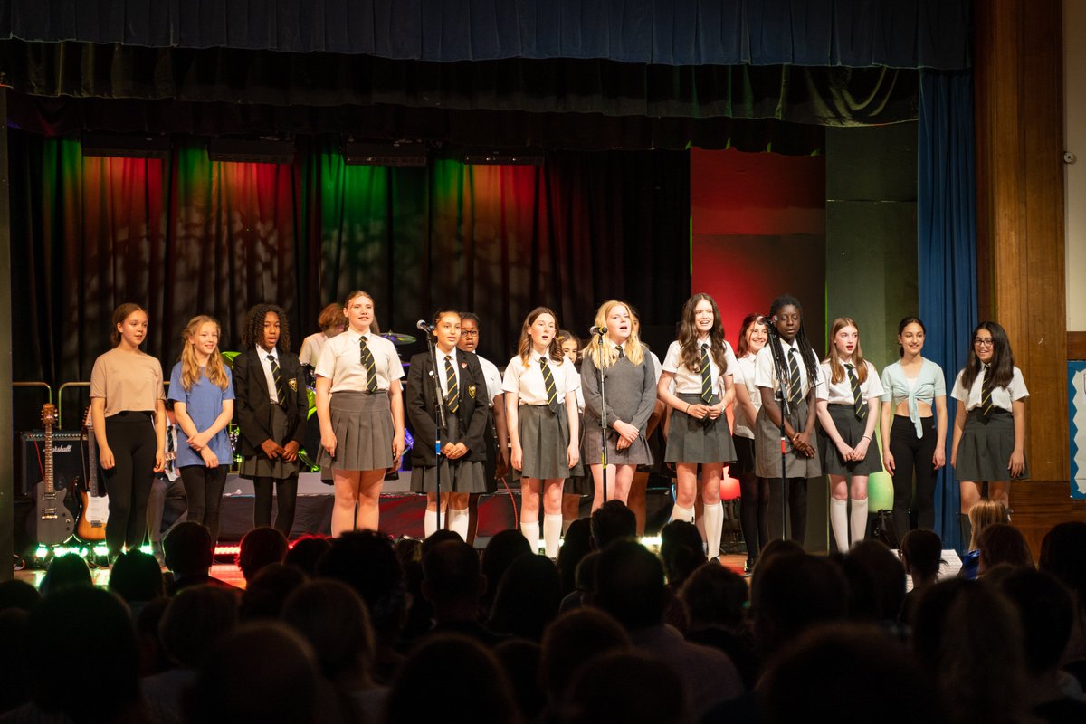 🎶💃🎭So proud of everyone who took part in the Summer Showcase! 70+ students wowed a sold out audience with their music, dance &amp; drama skills.🕺🎭🎶 
For full video click here: highamspark.fireflycloud.net/music/music-sh…
@HighamParkSch  #performingartsinschools #keepingartsalive