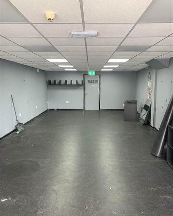 Propertynicc's tweet photo. ❗️❗️NEW RENTAL ❗️❗️

📍242 Springfield Road, Belfast, BT12 7DR
🏬Retail unit 
💵£600 per month
📏CIRCA 563 sqft
🧾Rates approx £3,058.80
📖EPC E112 

📞ENQUIRIES 90 324 555 https://t.co/WoPnV9osEZ
