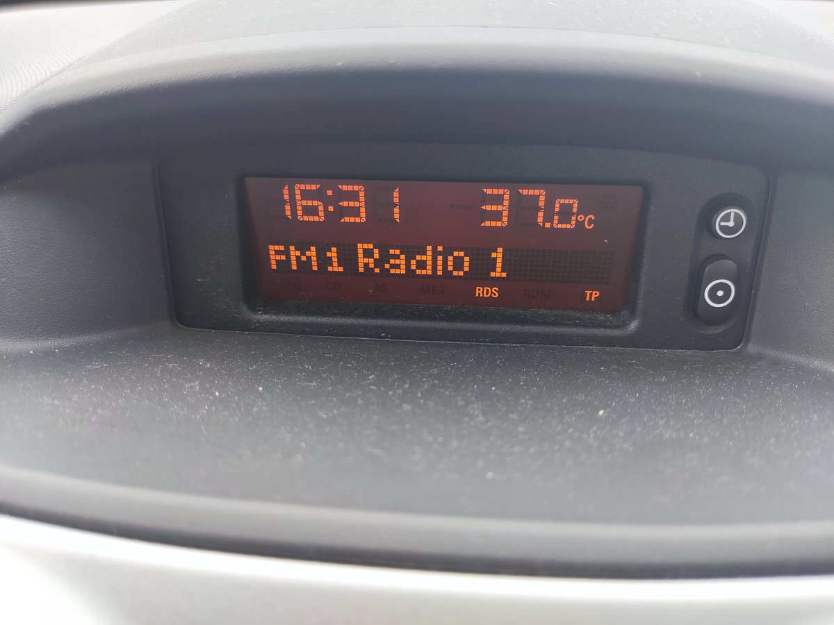 LeeGaJun's tweet photo. Finally home time...👀🥵🌞 #UKHeatwave https://t.co/5lneBMKWX1