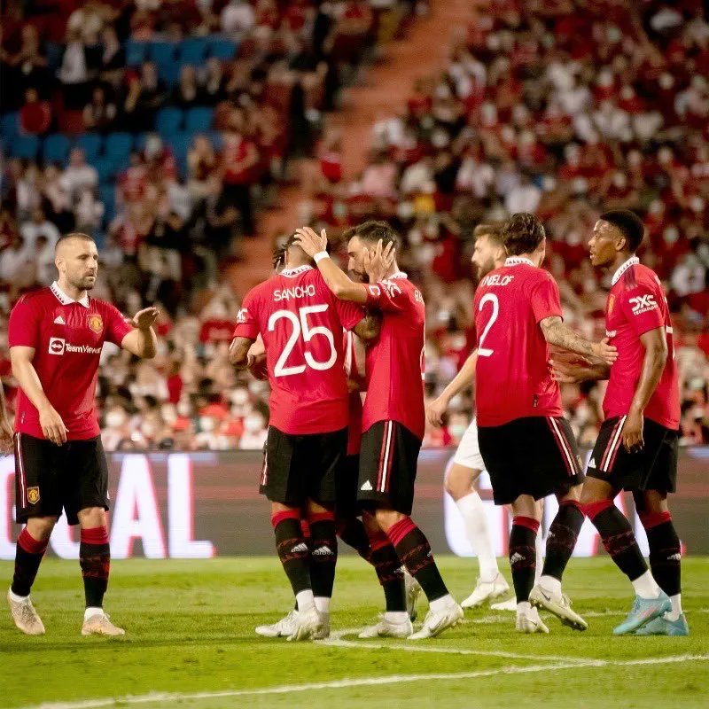 ManUtdInPidgin's tweet photo. Drop “❤️” below if you be Die-Hard Man Utd fan! ⬇️ https://t.co/Sf3i3qhT92