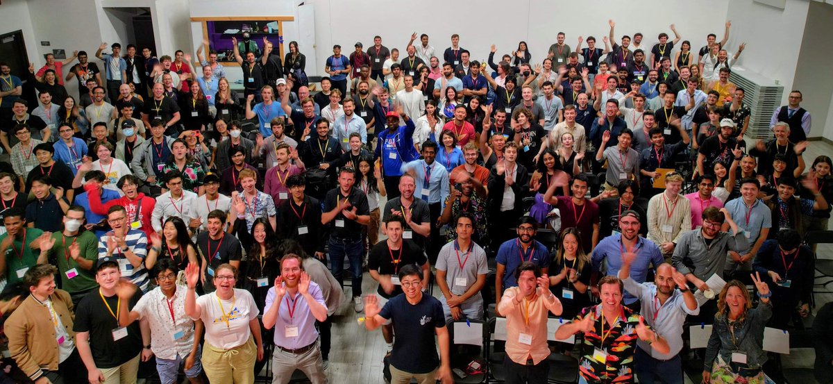 DStrachman's tweet image. “This was our first #1517Summit but it won&apos;t be the last! Loved doing office hours and meeting such amazing young entrepreneurs - a couple were in the same phase as I was in college and I&apos;m so glad I could share some advice that could fast-track them in their initiatives.”