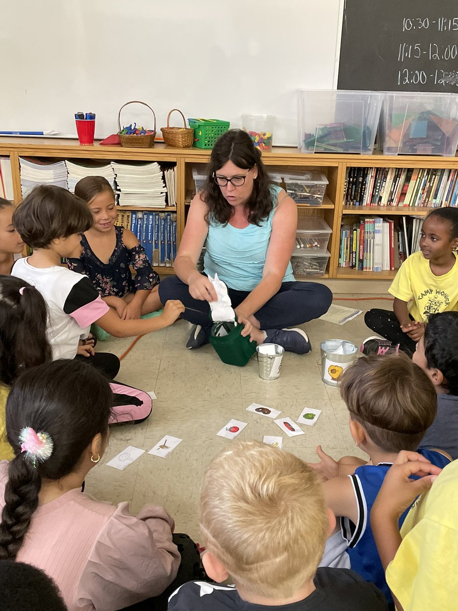 Today <a href="/NicoleBacarro11/">Nicole Bacarro</a> lead a syllable game. Which animal will eat which foods based on their syllable count? The lion 👏 👏, the octopus 👏 👏👏 or the alligator 👏👏👏👏? 

<a href="/dannunzioFDK/">Chris D'Annunzio</a> <a href="/LauraBa06241838/">Laura Bates</a> <a href="/gecdsbpro/">GECDSB PR</a> @MlleParaschak <a href="/ClaraHowitt/">Dr. Clara Howitt</a> #campwonder #GECDSBSLP2022