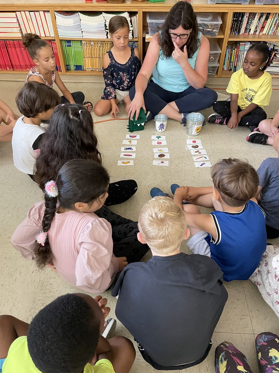 m13macdonald's tweet photo. Today @NicoleBacarro11 lead a syllable game. Which animal will eat which foods based on their syllable count? The lion 👏 👏, the octopus 👏 👏👏 or the alligator 👏👏👏👏? 

@dannunzioFDK @LauraBa06241838 @gecdsbpro @MlleParaschak @ClaraHowitt #campwonder #GECDSBSLP2022 https://t.co/c1nYUNk60z