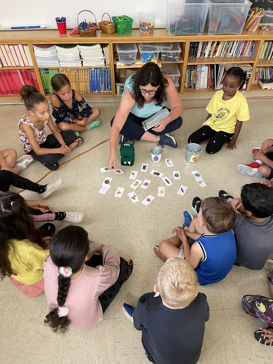 m13macdonald's tweet photo. Today @NicoleBacarro11 lead a syllable game. Which animal will eat which foods based on their syllable count? The lion 👏 👏, the octopus 👏 👏👏 or the alligator 👏👏👏👏? 

@dannunzioFDK @LauraBa06241838 @gecdsbpro @MlleParaschak @ClaraHowitt #campwonder #GECDSBSLP2022 https://t.co/c1nYUNk60z