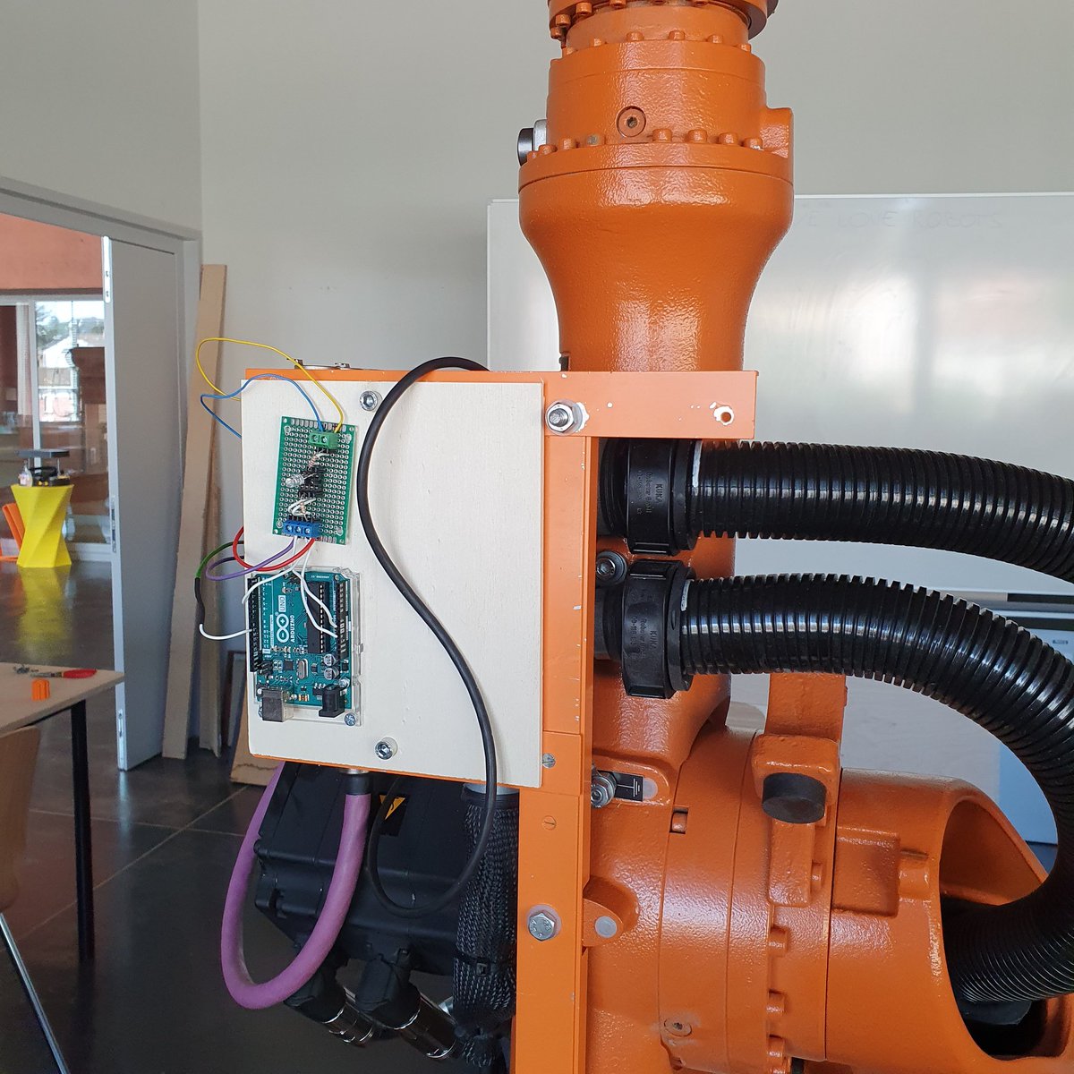 ...When you have a fancy Kuka arm but you need an Arduino to save the day 😂