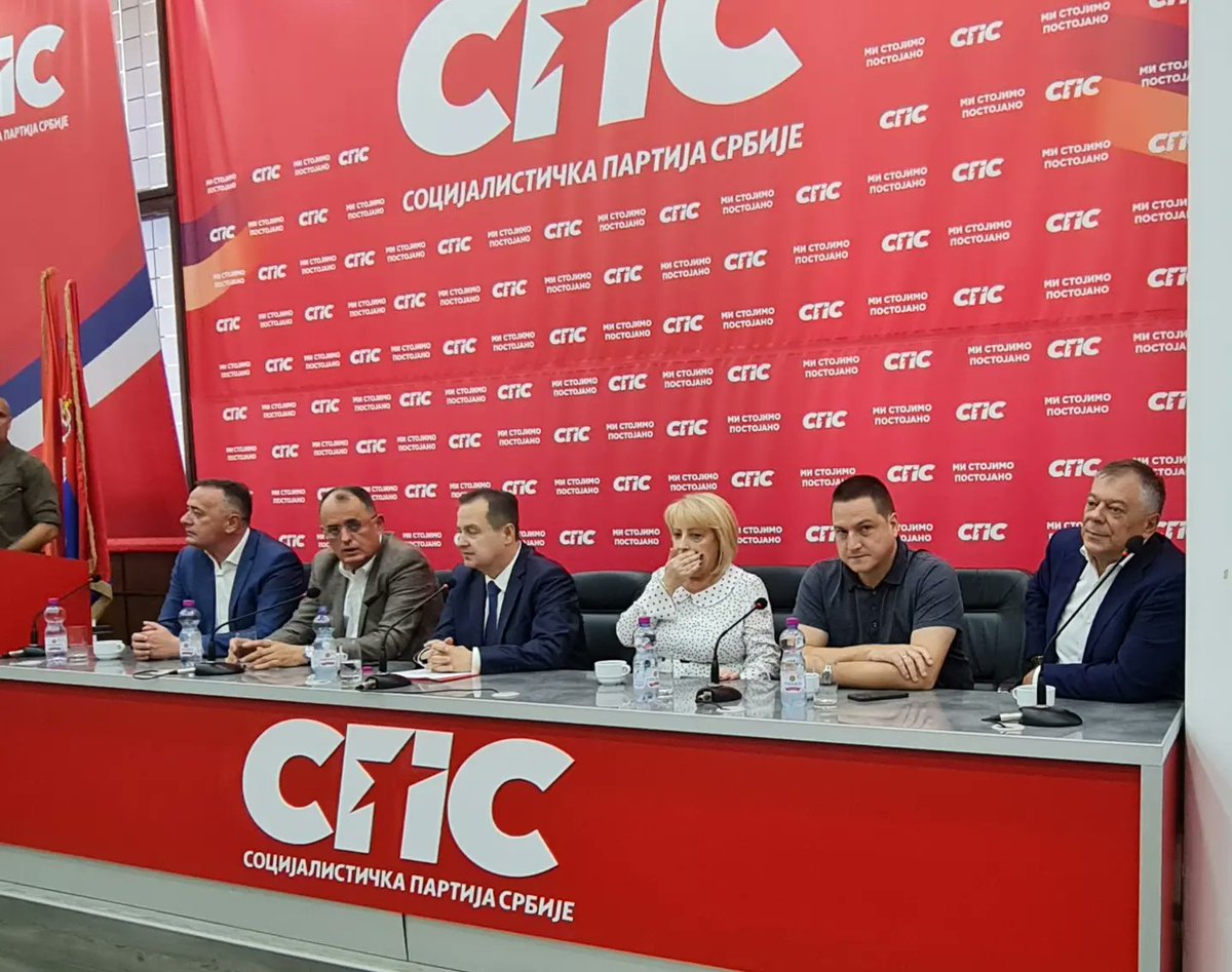 djordjevicf1's tweet photo. 32 godine stojimo postojano! Uvek na strani naroda! #socijalisti 🇷🇸 https://t.co/kVB9YXTpnk