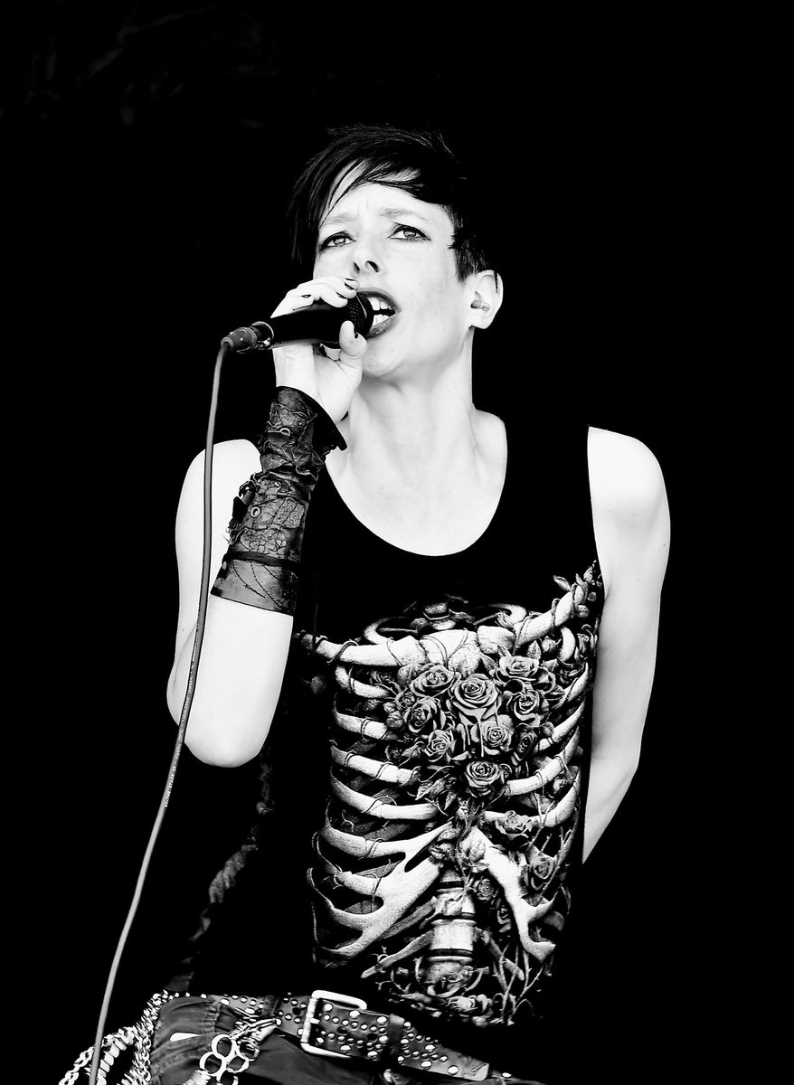 Posh live on stage ❤️🔥2022  posh.ch #posh #band #bw #photo #music #femalerock #AlternativeRock #tour #stage #songs #rock #rockmusic #Fotografie #sängerin #drums #guitar #bass #bands #concert #Live #livemusic #liveband #Swiss #femalevocal #posh_ch