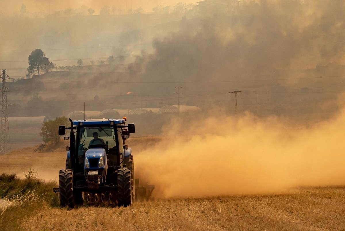 Les #adfcat seguim treballant amb 50 voluntaris a #IFPontVilomara, conjuntament amb <a href="/bomberscat/">Bombers</a>, <a href="/agentsruralscat/">Agents Rurals</a>, <a href="/mossos/">Mossos</a>, <a href="/semgencat/">SEM. Generalitat</a> i <a href="/CreuRojaCAT/">Creu Roja Catalunya</a>.   

📸 <a href="/ericrenomfoto/">Ericrenomphoto</a>