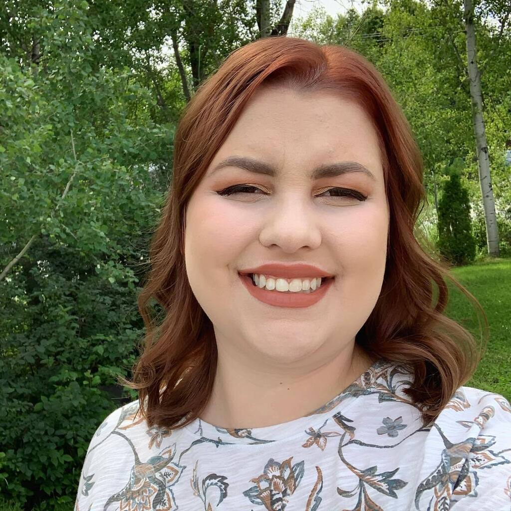 New hair, new me 💇🏻‍♀️
J’avais besoin d’un peu de changement et disons qur ma perte de cheveux post partum est assez intense, donc aussi bien de pas les avoir trop long 😅
Je voulais vous montrer mon look maquillage aussi mais j’ai eu un petit « fail » av… instagr.am/p/CgKcorArH3A/