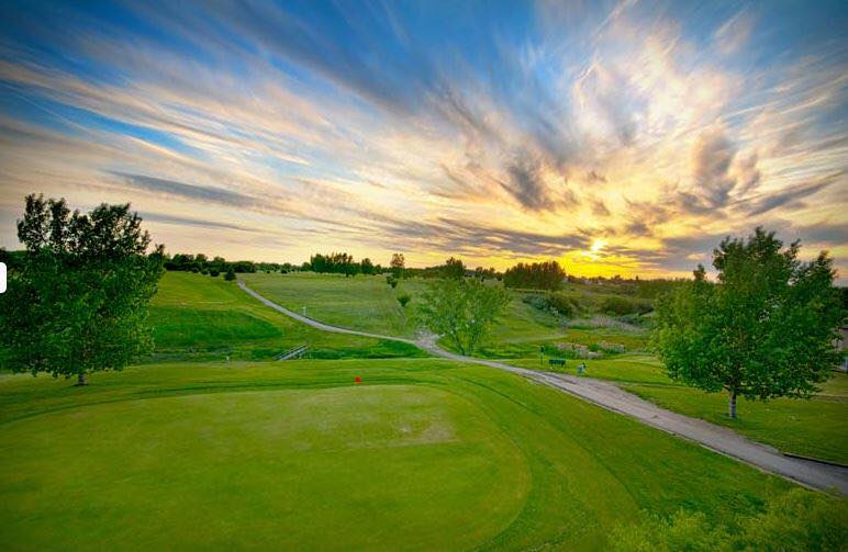 Add our Stay &amp; Play package to any room reservation to enjoy an 18-hole game plus power cart rental at Lynbrook Golf Club. bit.ly/TGHSSpecials #templegardens #moosejaw #golf #golfsask