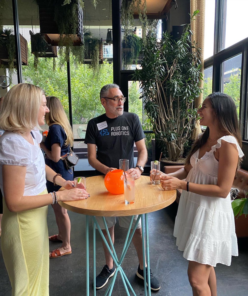 LererHippeau's tweet image. Last week, we gathered founders and friends in Austin, TX. It’s always great to partner with our pals at mark vc. And thanks to the Mayor of Austin for honoring us with an award for our commitment to investing in people and companies based in this city. See you soon, Austin. 🔥🔥