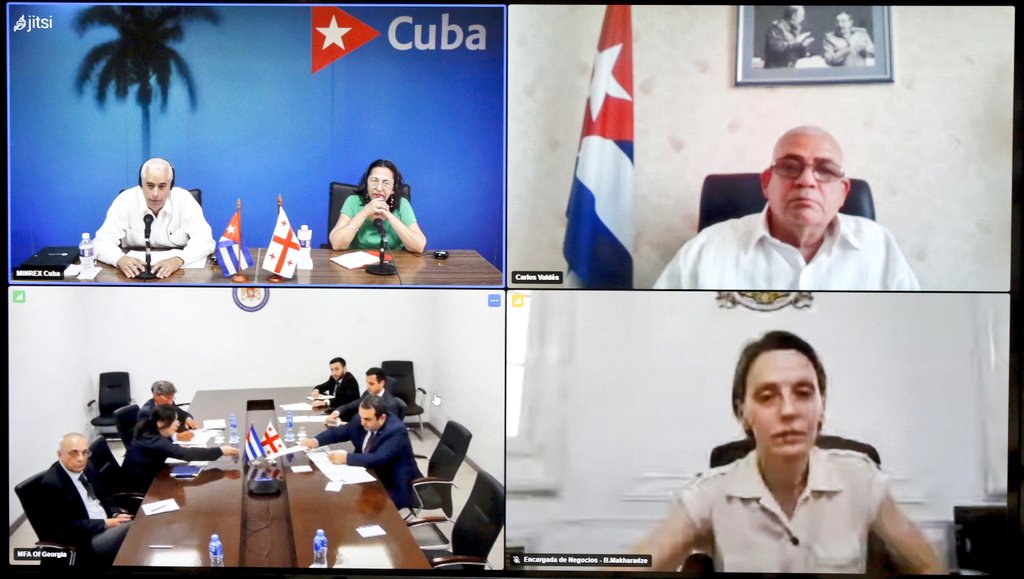 Celebran #Cuba y #Georgia Consultas Políticas Intercancillerías 🇨🇺🤝🇬🇪.

🔗 cubaminrex.cu/es/celebran-cu…