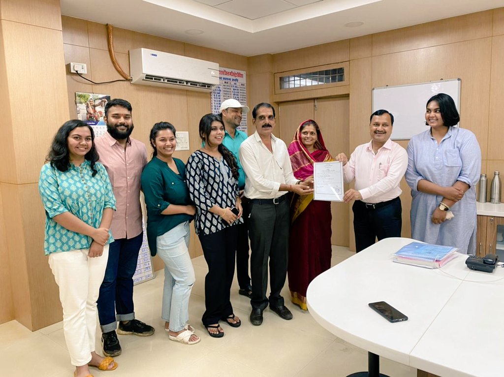 विदिशा नगर पालिका परिषद में चुनाव जीतने के बाद " निर्वाचन अधिकारी " एवं विदिशा कलेक्टर श्री उमाशंकर भार्गव जी द्वारा आज प्रमाण पत्र दिया गया