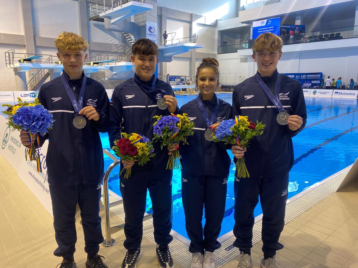Sw_EngDiving's tweet photo. LEN Junior European Championships 2022 ✨

Congratulations to @britishswimming Junior’s who took silver 🥈 in todays Jump event.

Well done to :
Maya Kutty, Leon Baker - @sotondiving , Oscar Kane @lutondiving and Oscar Willcox @SheffieldDiving 👏🏼 

#Junioreuropeans2022 https://t.co/KDwPc0kaZE
