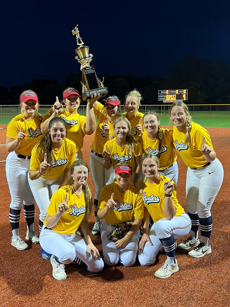 tayloreldridge's tweet photo. The Riveters won the inaugural @SummerCollegeSB championship over the weekend.

@GoShockersSB star Lauren Mills hit .562 with 9 HR's for the summer. Wichita natives @sophiabuzard, Lexie Pitcher, @EubankTess, @teeuhhhh, @katie_boline5 &amp; @evemorris_23 also on the champs. https://t.co/3TMTYd0mmq