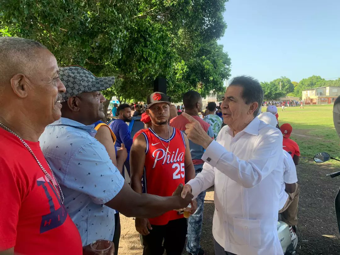 MFSPeravia's tweet photo. Ayer asistimos al Clásico de Béisbol Comunitario en #PAYA, a quienes entregaremos las preseas de los ganadores, además de atender varias peticiones y colaboraciones necesarias para la competencia deportiva.
Gracias por la invitación, cuenten con nuestro.
#Deportes #senadorFranjul https://t.co/b5BDpHG0yF
