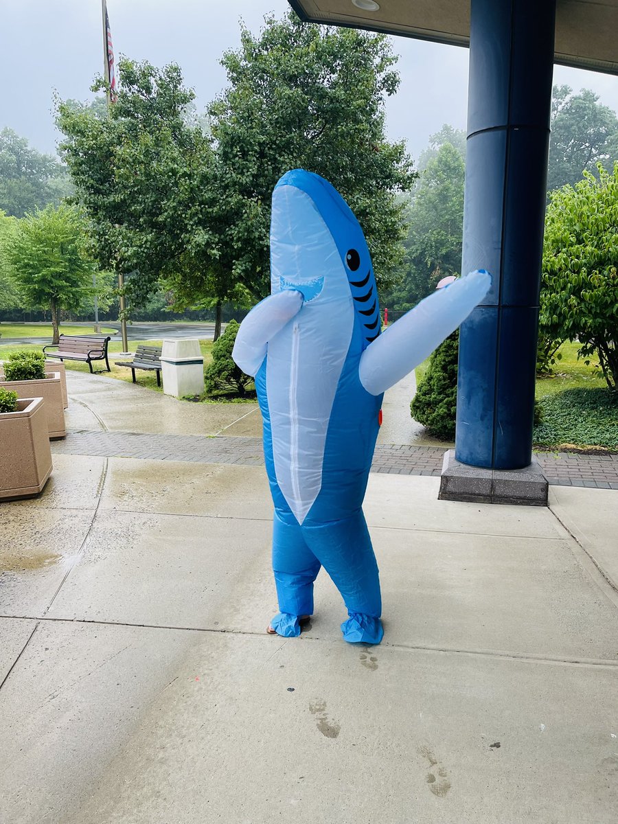 Summer Booster was “JAWSOME” 🦈 today! <a href="/mahwahschools/">Mahwah Public Schools</a> Thank you <a href="/Miss_Labrada/">Ms Labrada</a> ❤️ #mahwahconnects #mahwahsummerbooster22