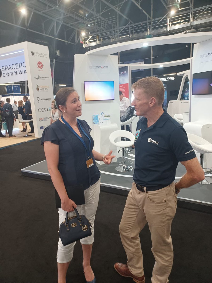 ElodieViau's tweet photo. A great first day @FIAFarnborough  engaging our valued Member State 🇬🇧 @KwasiKwarteng and industrial partners 🛰
Looking forward to more positive discussions tomorrow #FIA2022 https://t.co/NBF2Tn9uCO