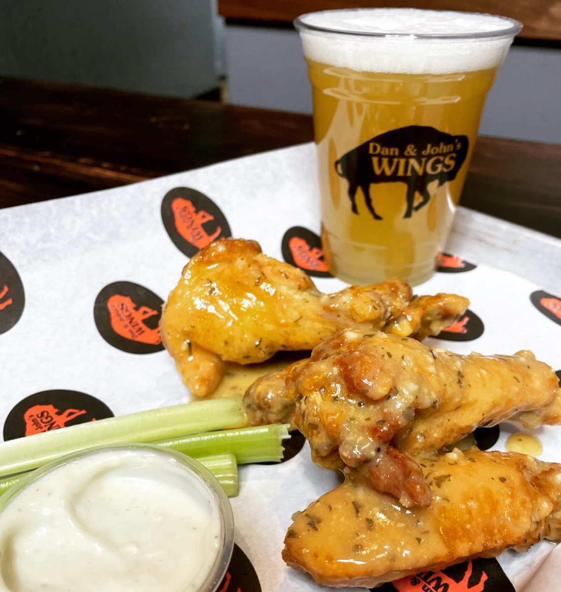 TheCupStore's tweet photo. Share a cup with the NYC king of wings!👑🍗🔥 https://t.co/IqReXoa3Ze
