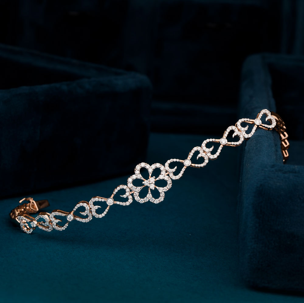 DiamondMela's tweet photo. Catch the radiance of splendor in this bracelet
SKU#DM004WBRNDP1106
#diamondbracelet #tennisbracelet #exclusivebracelets #rosegoldbracelets  #flexibledesigns #floralbracelet #realdiamonds #equisitedesigns #tennisbraceletcollection #morethan30000products #igicertified https://t.co/icqnPh8ahH