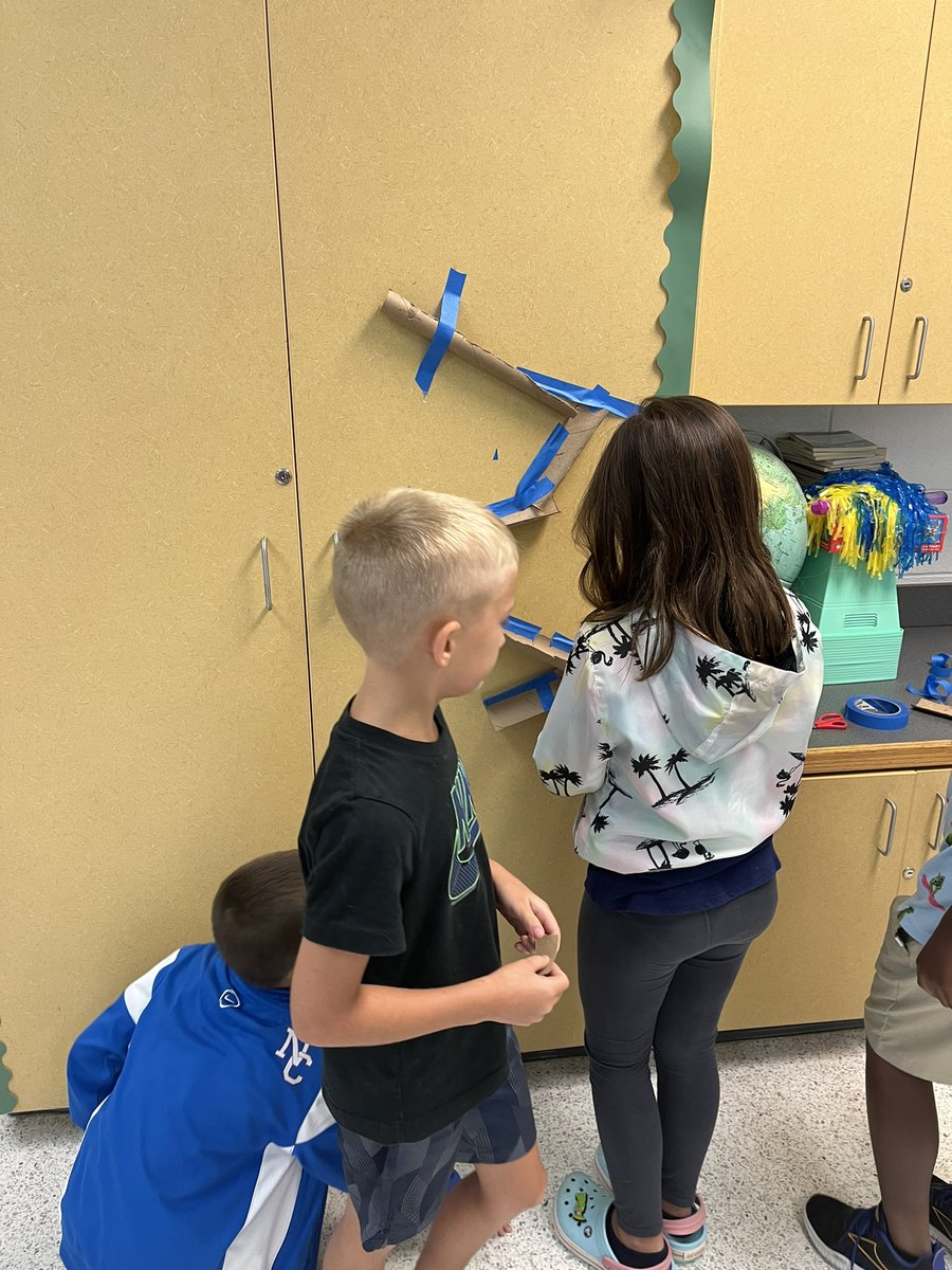 CoachLizWill's tweet photo. 2nd grade really enjoyed this STEM activity @HESVBVikings SLC https://t.co/wYGO6mulqW