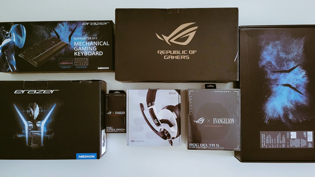 JVMag_ch's tweet photo. Pendant que vous allez vous reposer comme il se doit au bord de l'eau, nous, on vient de recevoir une pluie de matériel à tester. Un énorme merci à:

- @asus_ch @asusrogde ♥️
- @eposaudiogaming ♥️
- ERAZER, notre partenaire ♥️

Les tests arrivent bientôt 🔥 #hardware #evangelion https://t.co/aicxZ1uZmL