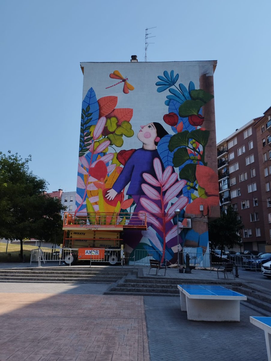 Aurrera doa Irrimarraren murala Berezikoetxen, auzo atseginagoa bihurtzeko helburuarekin.

Avanza el mural de <a href="/irrimarra1/">irrimarra</a> en Berezikoetxe con el objetivo de amabilizar el barrio.