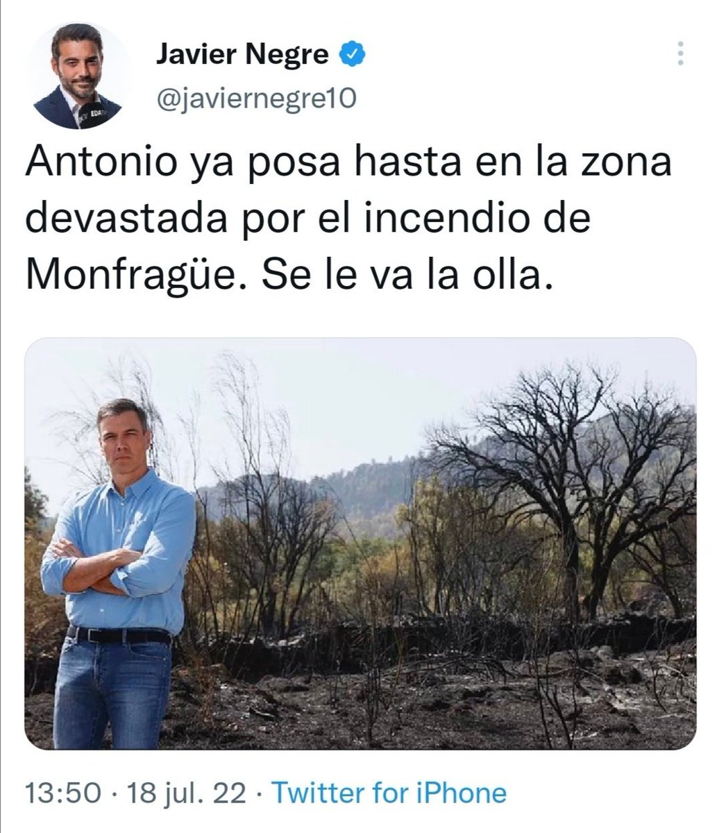 RubenSanchezTW's tweet photo. En realidad, Sánchez no está "posando", sino escuchando a Fernández Vara. Pero no dejes que la realidad te estropee un buen titular. https://t.co/8vqMe9aFUF