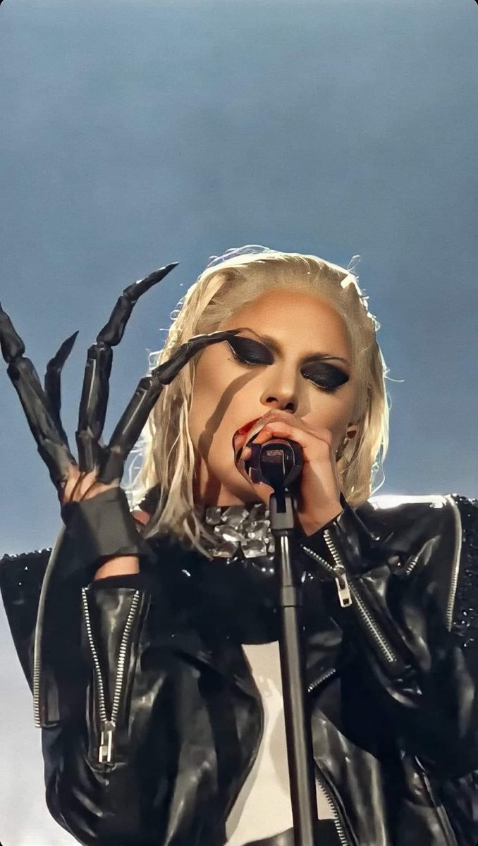 Georvan_S14's tweet photo. @ladygaga I pray to you Goddess #GodGa
#ChromaticaBall https://t.co/fk8XTAuyjM
