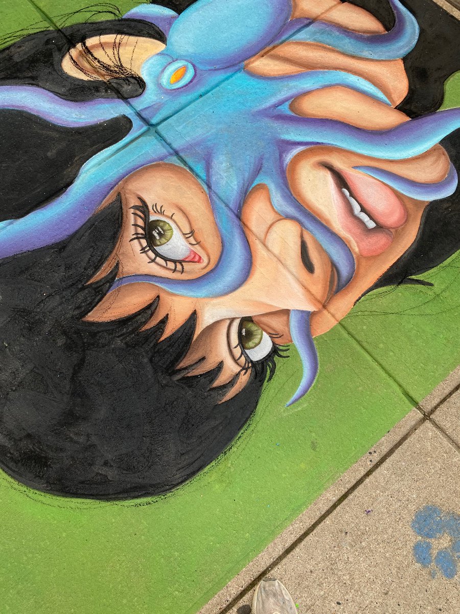 meluhme's tweet photo. Check out this lady I drew in chalk https://t.co/Gcu3zjVw87