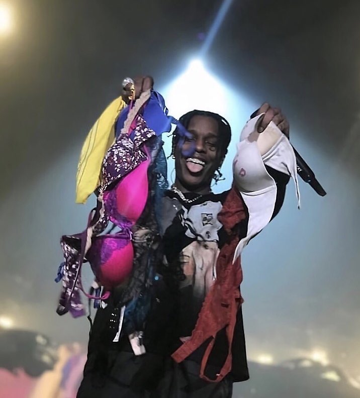 gabgonebad's tweet photo. rihanna behind, the way rocky holds... things change 😭 https://t.co/UNbUaQXziV