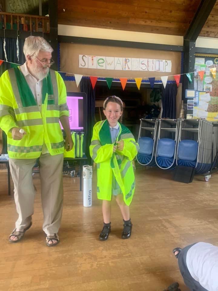 Brilliant first aid session with Coniston First Responders! The children learnt what to do when someone is badly injured or taken ill and how to call an ambulance and the questions we would need to answer. #service #ConistonCEPrimaryClass2