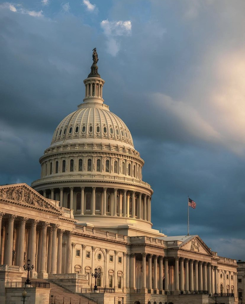 OthoEskin's tweet photo. Stormy skies in Washington ๐ฉ
Brought to you by @tdhovis.
#FoundPhoto #WashingtonDC #WashingtonCreatives #CapitolBuilding #USCapital https://t.co/sD83NDqyFT